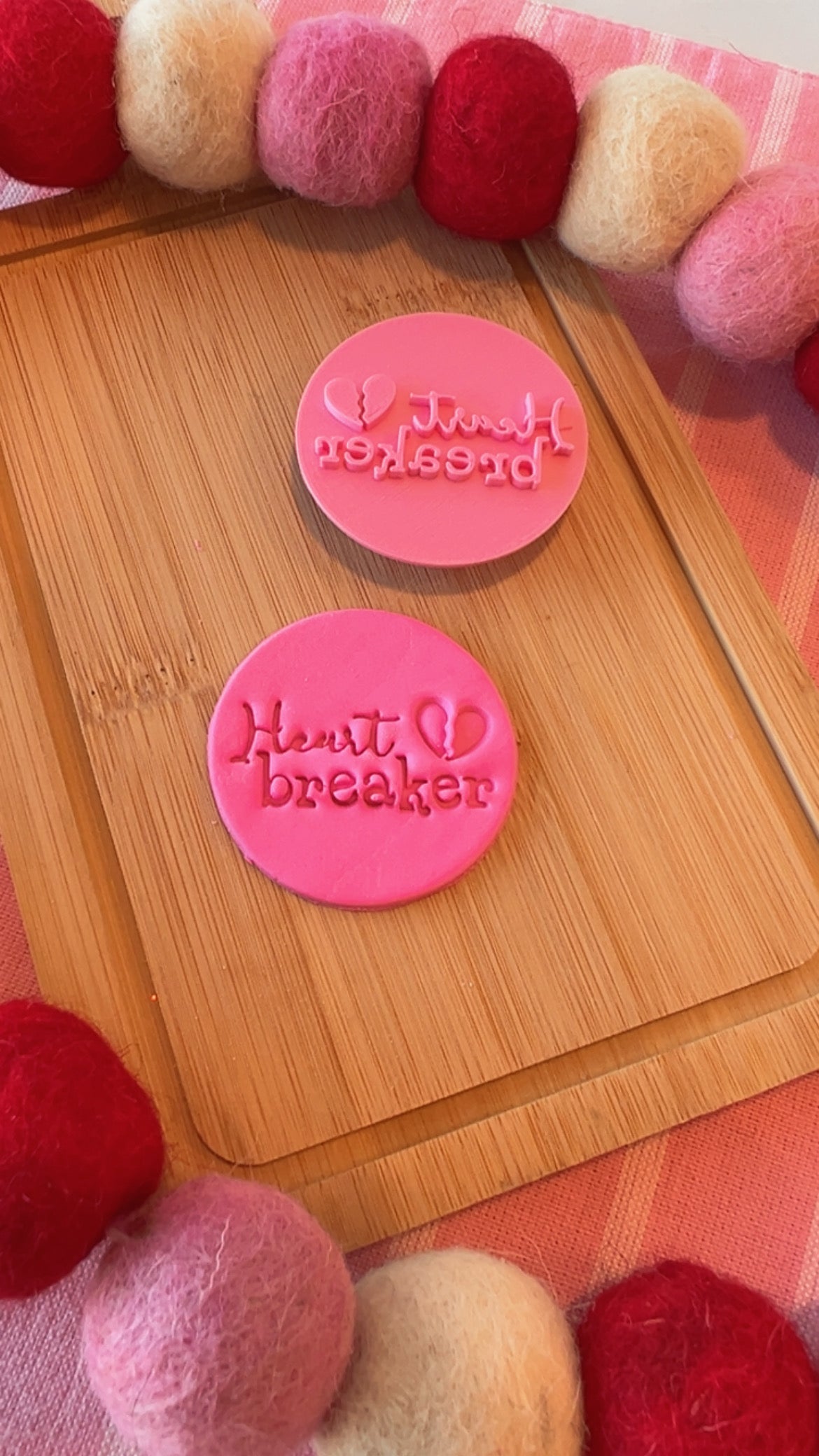 Heart breaker Round Stamp 2026