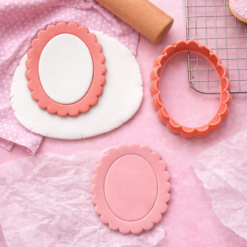 Oval Wavy Frame