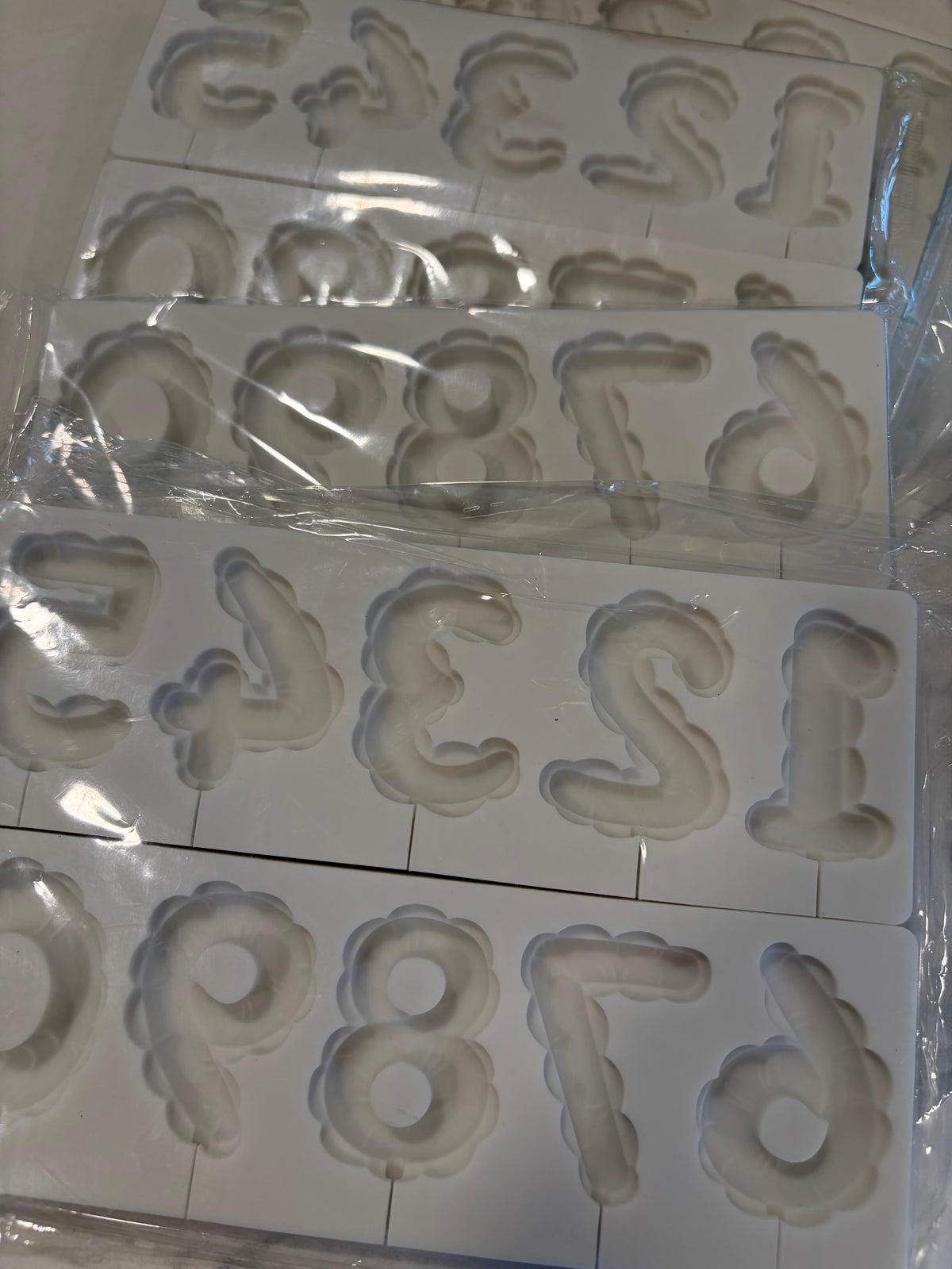 Balloon numbers mold large